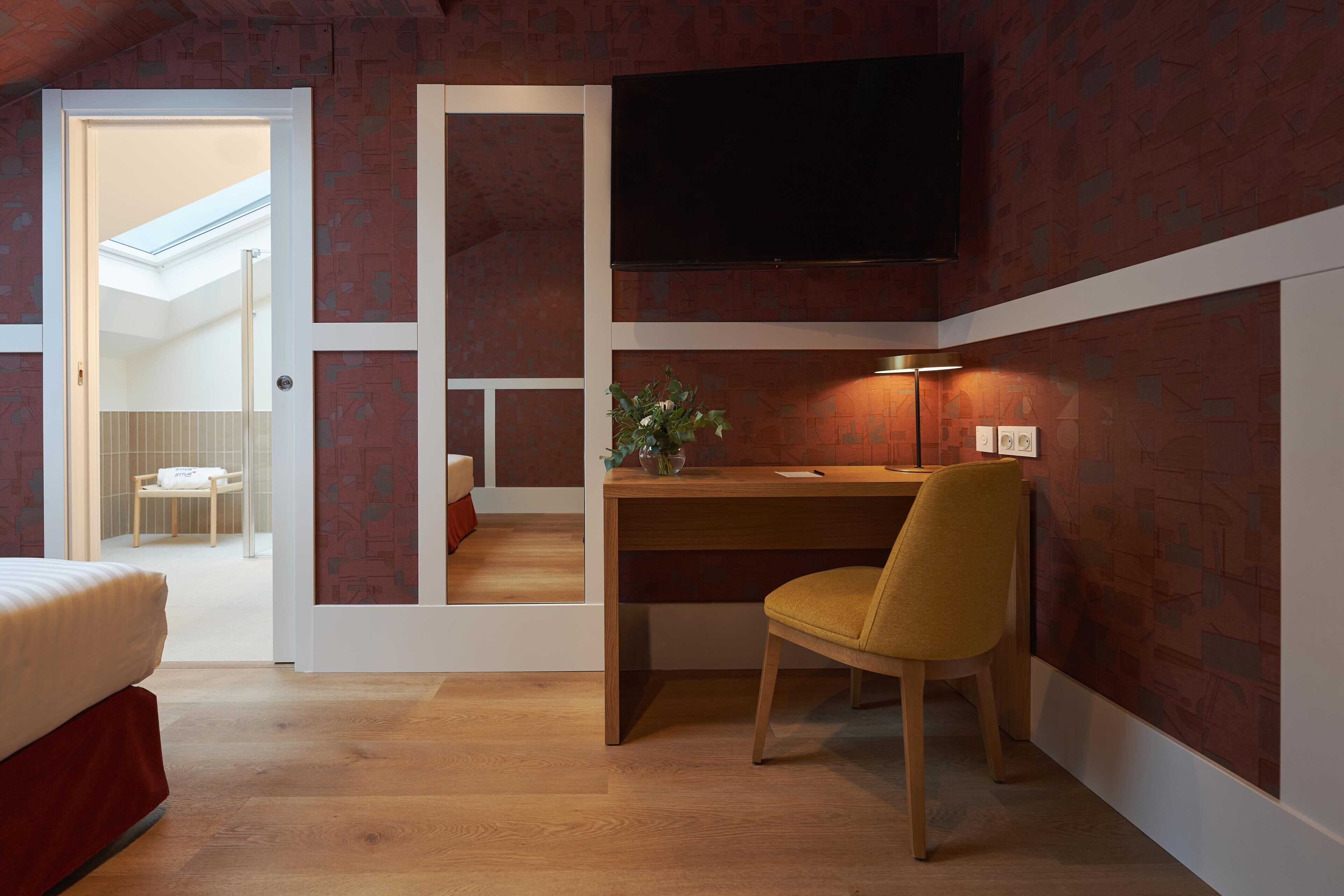 1 bedroom, minibar, in-room safe, desk