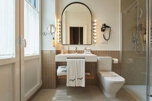 Shower, towels - Intelier Villa Katalina Hotel by Intelier Hotels & Suites (San Sebastián)