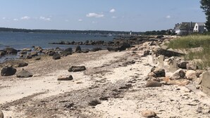 Beach - Cozy Beach Cottage in Mattapoisett (Mattapoisett)