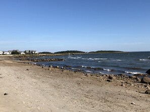 Beach nearby, sun-loungers, beach towels