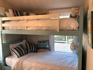3 bedrooms, desk, free WiFi, bed sheets