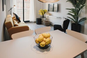 32-inch flat-screen TV with digital channels - BBarcelona Central Boutique Apartments (Barcelona)