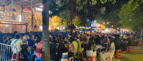 تناول الطعام بالخارج