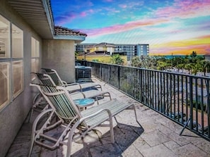 Terrace/patio - Great Gulf View! Steps to the No.1 Beach in a 2,759 sqft luxury townhome (Sarasota)