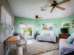 4 bedrooms, iron/ironing board, travel crib, free WiFi - Great Gulf View! Steps to the No.1 Beach in a 2,759 sqft luxury townhome (Sarasota)