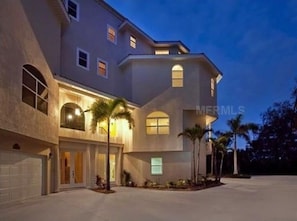 Exterior - Great Gulf View! Steps to the No.1 Beach in a 2,759 sqft luxury townhome (Sarasota)
