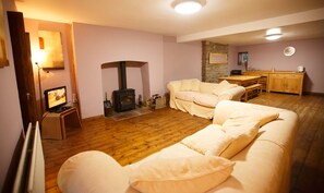 Smart TV, fireplace, offices - Waterfront period house (Monkstown)