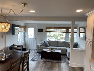 Comfortable 2 Bedroom 2 Bath Apartment