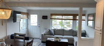Comfortable 2 Bedroom 2 Bath Apartment