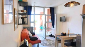 TV, table tennis, books - Cap esterel esprit mer (ST RAPHAEL)