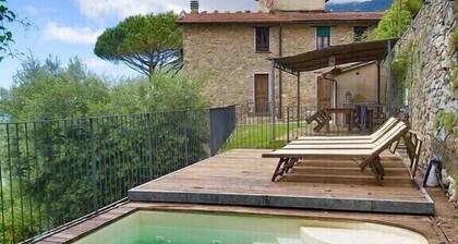 Delightful house with sea view on the hills of Camaiore
LAST MINUTE DISCOUNT 10%