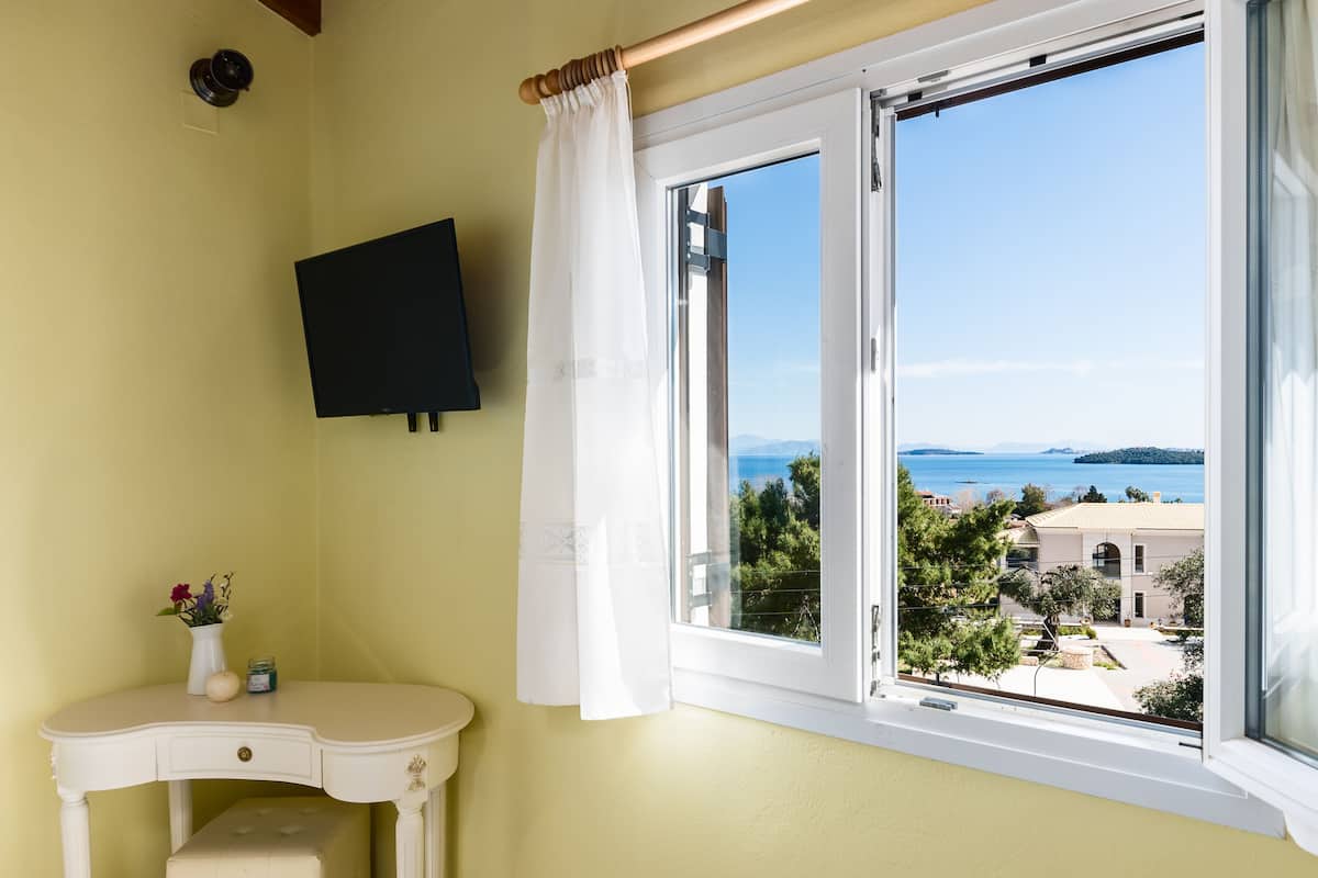 Appartamento Superior, idromassaggio, vista mare | 1 camera, una scrivania, culla da viaggio, Wi-Fi gratuito