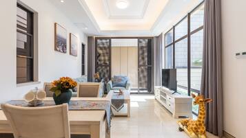 Familienvilla | Wohnzimmer | Flachbildfernseher