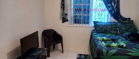 2 Schlafzimmer, Schreibtisch, Bügeleisen/Bügelbrett, kostenloses WLAN