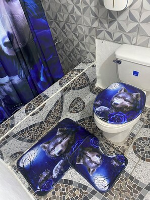 Serviettes fournies, savon, papier toilette