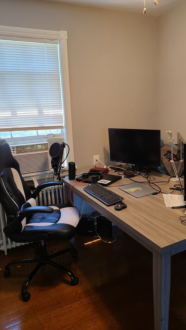 Interior - Cozy 1 Bed (Cleveland)