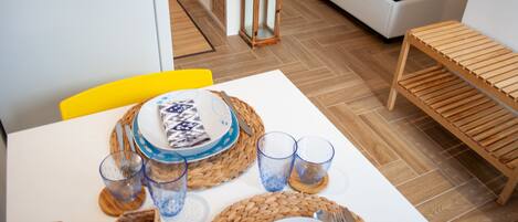 1 chambre, fer et planche Ă repasser