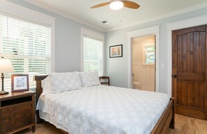 3 chambres, fer et planche à repasser, Wi-Fi gratuit, draps fournis