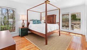 5 bedrooms, desk, iron/ironing board, free WiFi