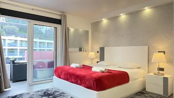 1 bedroom, in-room safe, desk, iron/ironing board