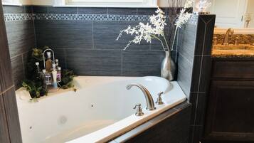 Duschwanne, Whirlpool, Haartrockner, Bidet