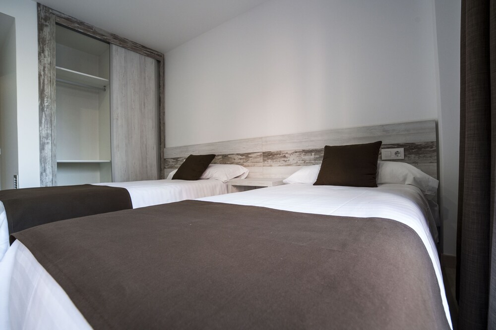 Apartment 2 bedrooms 1 bathroom (4-6)