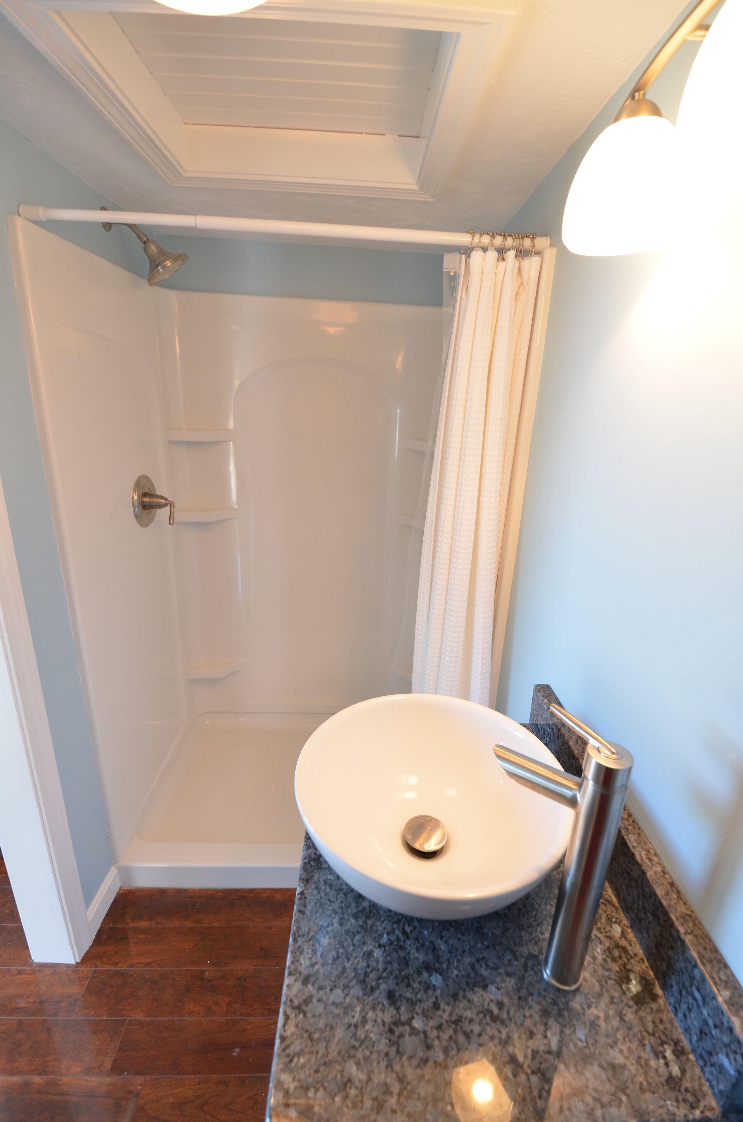 Luxury Romantic 'Studio by the Beach' Free WiFi, Central Air and Heat