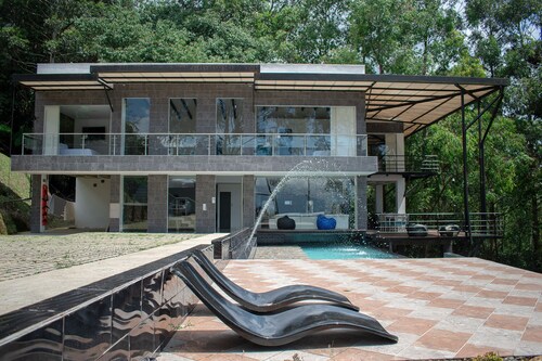 57 Hillside Mansion
