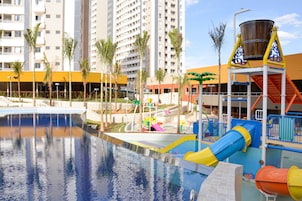 9 piscinas externas, guarda-sóis, espreguiçadeiras