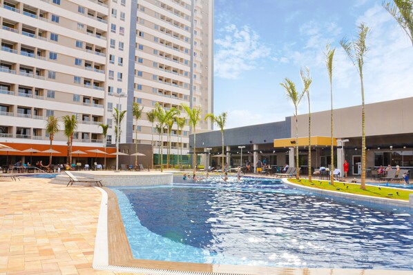 9 outdoor pools, pool umbrellas, pool loungers