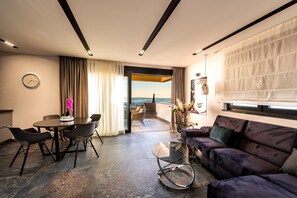 TV - Apartment, 40m from the sea, heated pool (Novalja)