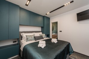 2 bedrooms, in-room safe, iron/ironing board, free WiFi - Apartment, 40m from the sea, heated pool (Novalja)