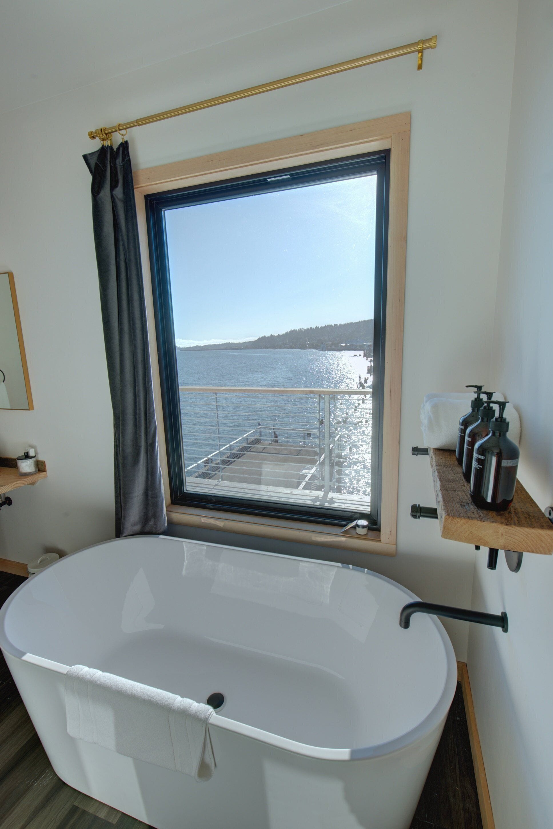 luxe ice house king 2nd floor | 1 bedroom, frette italian sheets, premium bedding, desk