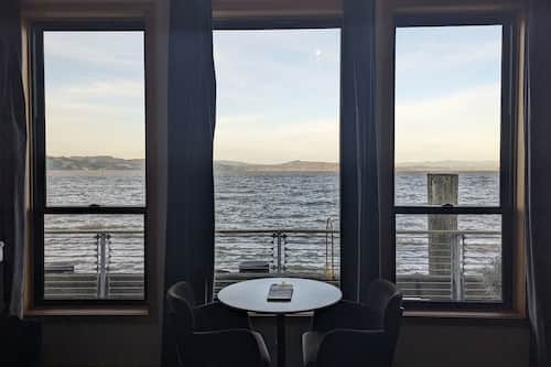 Suite de lujo, vistas al río, en edificio anexo | Sábanas italianas Frette, ropa de cama de alta calidad, escritorio