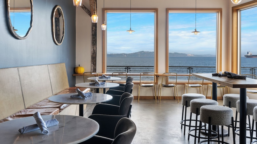Bowline Hotel