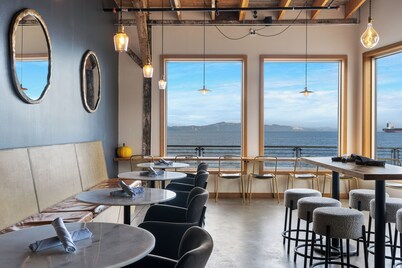 Bowline Hotel