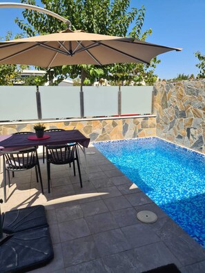 Outdoor pool - LUXURY 3 BED VILLA, PRIVATE POOL, 400 MTR TO THE BEACH. GREAT LOCATION (Los Alcázares)
