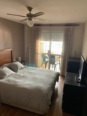 3 slaapkamers, een strijkplank/strijkijzer, wifi, beddengoed