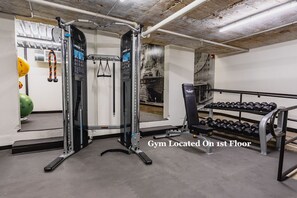 Fitness facility - Mesquite Hideaway- Downtown Luxury Loft w/ free parking (Waco)