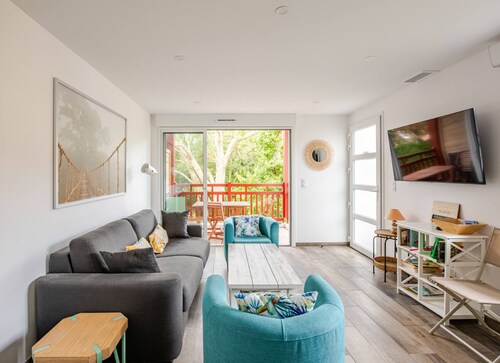 Apt 70m, walking distance to beaches, lake, restaurant, shops, large bedrooms for 4 to 6 people.