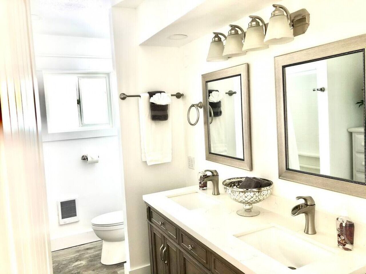 Riverside Farms- Farmhouse in Picturesque Valley