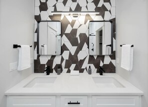 Baignoire, sèche-cheveux