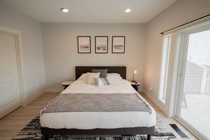 2 bedrooms, iron/ironing board, travel cot, WiFi