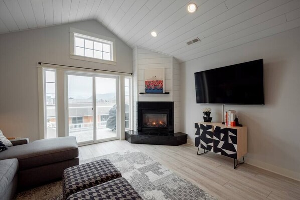 TV, fireplace, offices