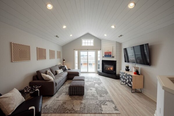 Fernseher, Kamin, Arbeitsbereiche