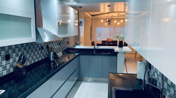 Microwave, dishwasher, coffee/tea maker, cookware/dishes/utensils