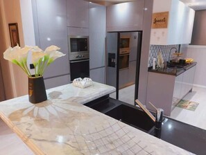 Microwave, dishwasher, coffee/tea maker, cookware/dishes/utensils