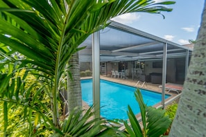 Pool - Great Location Near Many Amenities (Cape Coral)