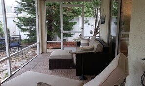 Smart TV, books -  Walk to Lake Sumter Landing! Golf cart included! (The Villages)