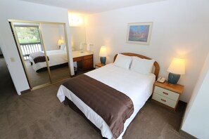 Room - Thunderbird Resort Club (Sparks)